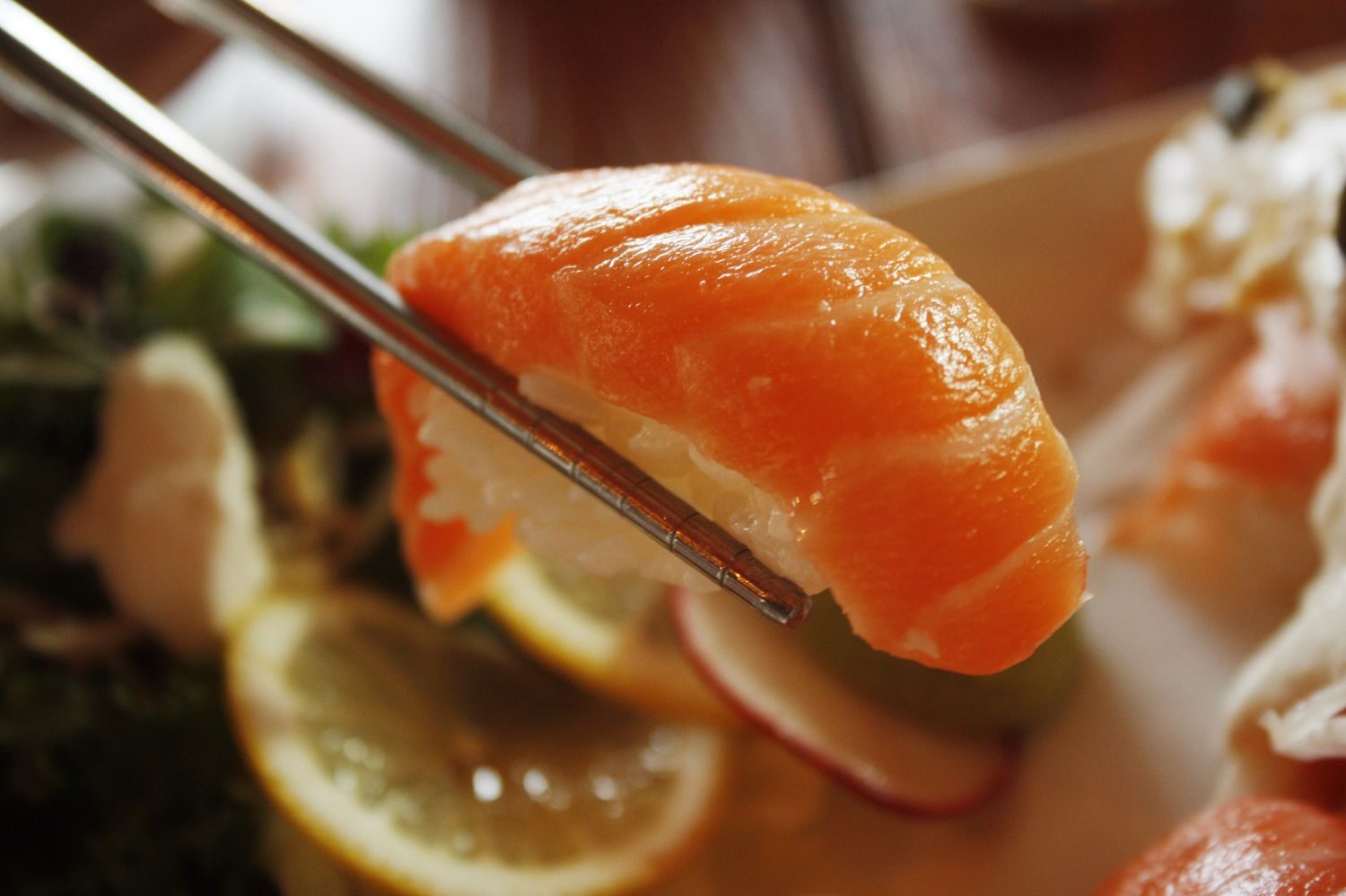 Nigiri z łososiem, autorskie sushi Inventive Chef