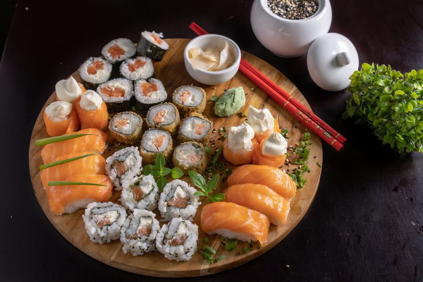 Warsztaty grupowe zwijania sushi